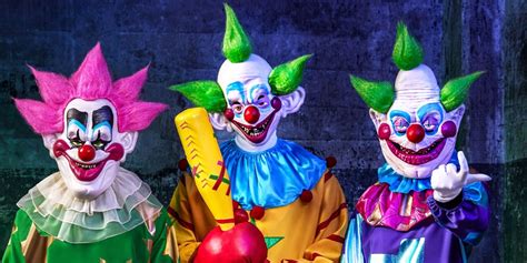 Killer Klowns From Outer Space - A Hilariously Campy Alien Invasion Filled With Cotton Candy Chaos!