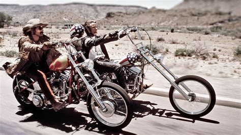 Easy Rider - A Counterculture Road Trip With Mystical Encounters and Haunting Reflections!