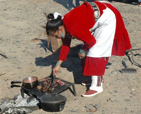 What Food Did the Navajo Eat, and How Did Their Culinary Practices Reflect Their Connection to the Land?